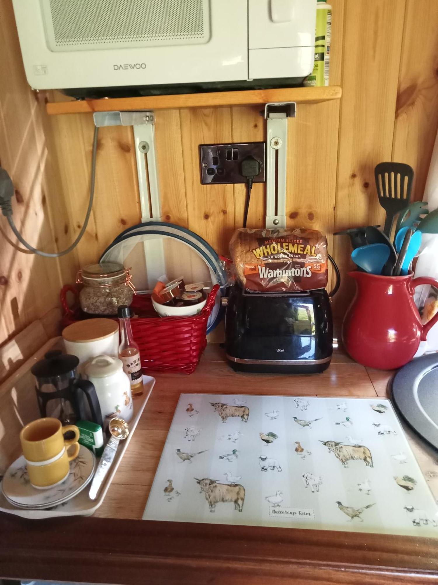 'Morris' The Shepherd'S Hut And Woodland Hot Tub Experience カーマーゼン エクステリア 写真